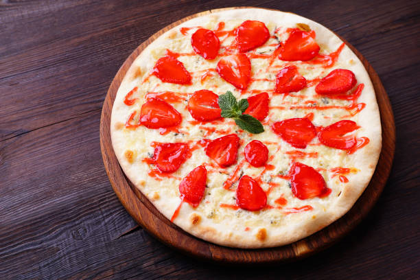 istock Strawberry pizza with blue cheese close up 998684736