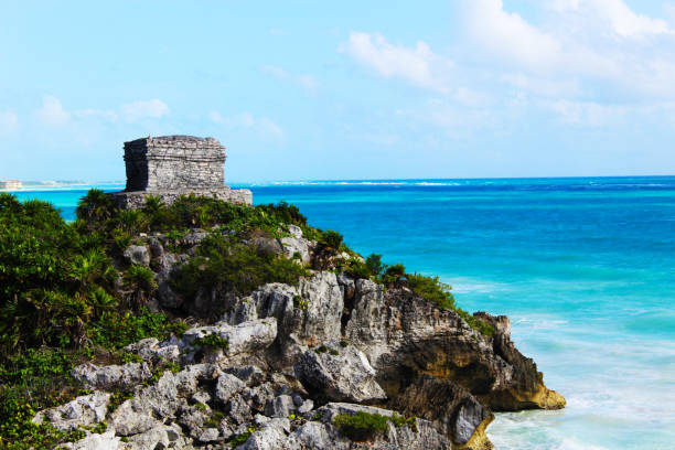 istock Tulum: 18/12/2017 Archeological city of Tulum 998719738