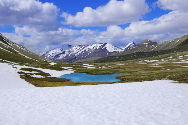 istock Spring mountain view in Canadian Rockies. 998751412