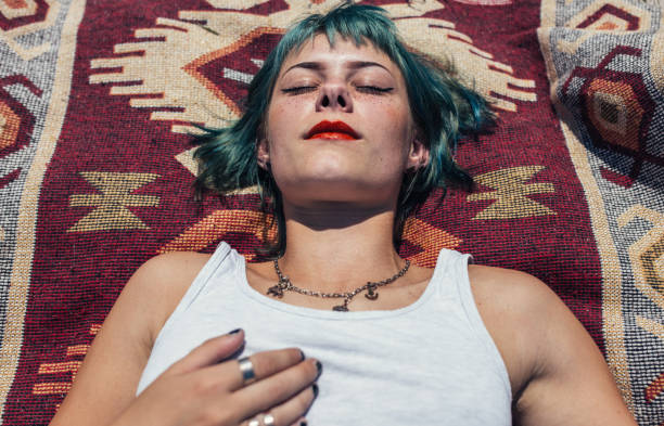 istock Girl with green hair 998793216