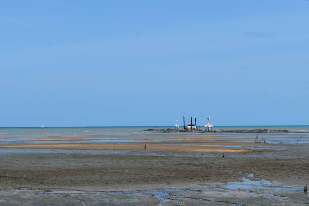 istock Sea tide with lighthouse on clear day 998824968