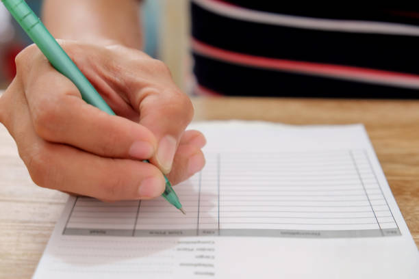istock Business woman writing invoice 998926190