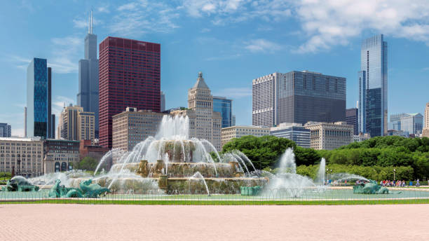 Chicago City skyline with Buckingham fountain Chicago skyline panorama with skyscrapers and Buckingham fountain at summer sunny day, Chicago, Illinois, USA. grant park stock pictures, royalty-free photos & images