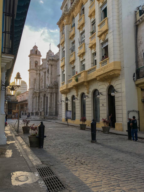 istock Bright streets of Havana 998961196