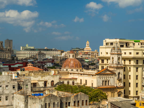 istock Havana streets with bright colours 998961546