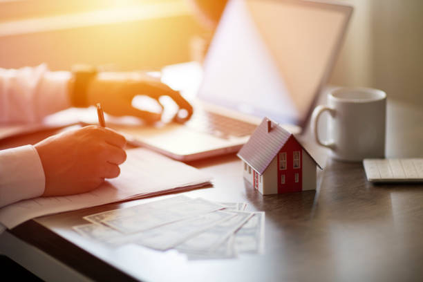 istock Purchase agreement for new house 998983304