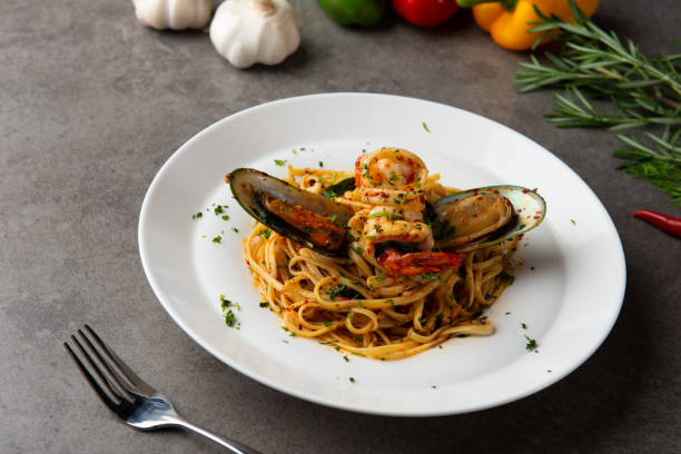 istock aglio olio spaghetti with seafood 999008374
