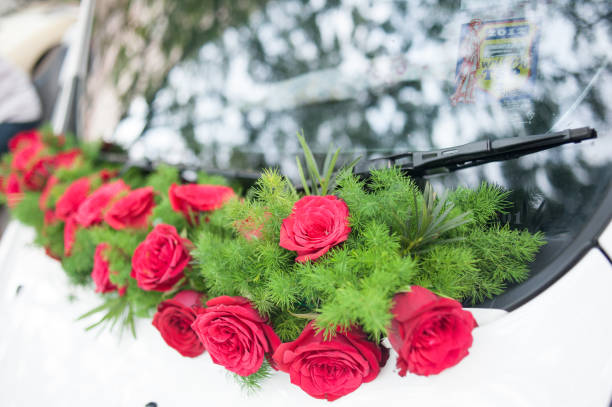 istock Red rose floral decorations on wedding car 999027050