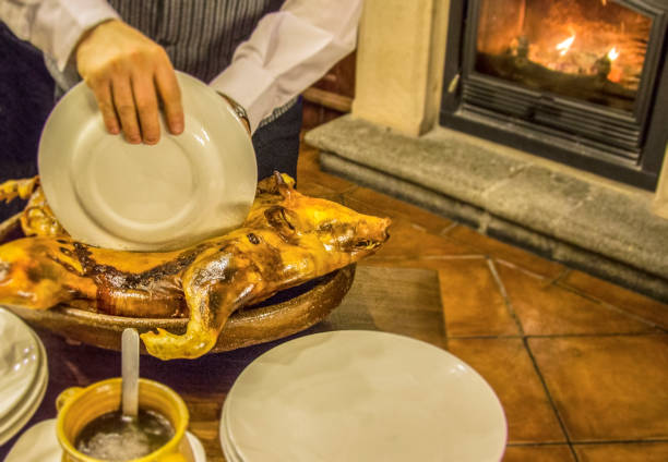 cutting the suckling pig with a plate