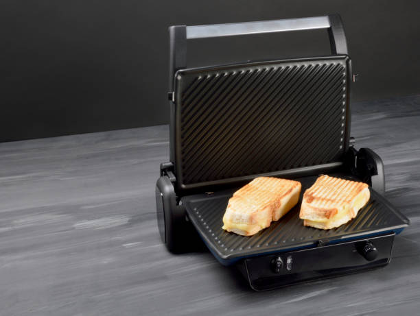istock Toasts on Toaster 999108120