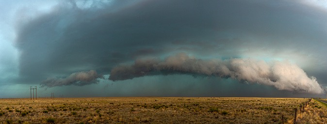 Dangerous thunderstorm with gust front and shelf cloud producing hail and torrential rain in New Mexico