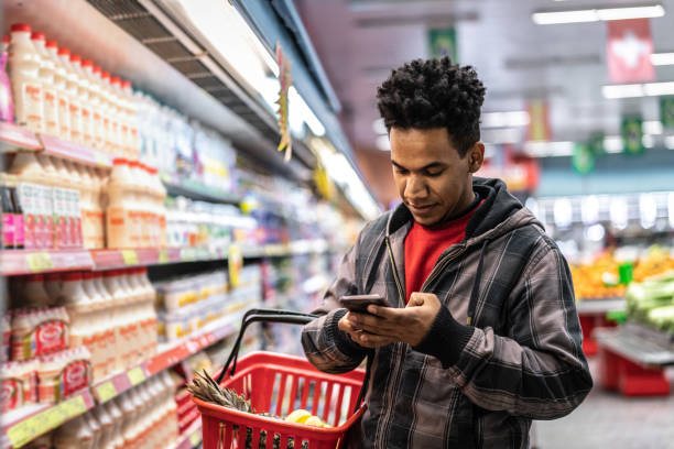 istock Customer Buying with mobile app on Supermarket 999165346
