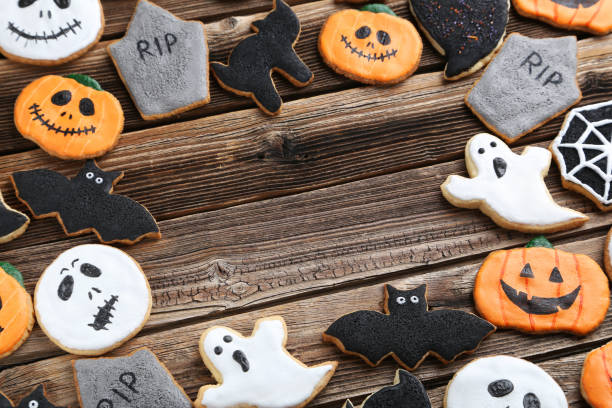 istock Fresh halloween gingerbread cookies on brown wooden table 999186702