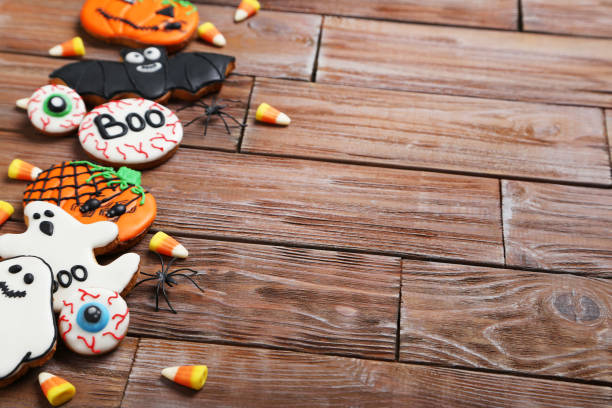 istock Fresh halloween gingerbread cookies on brown wooden table 999186924
