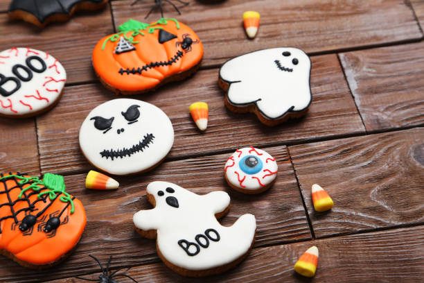 istock Fresh halloween gingerbread cookies on brown wooden table 999217074