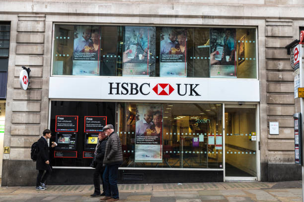 bankfiliale der hsbc-bank in london, england, vereinigtes königreich - hsbc stock-fotos und bilder