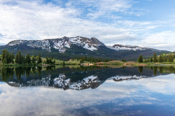istock Colorado Mountain Lake at Sunrise 999226846