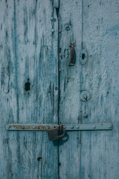 istock Old door with different paint, use as natural background 999227714
