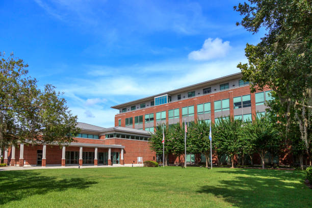 istock Kissimmee, FL City Hall 999274438