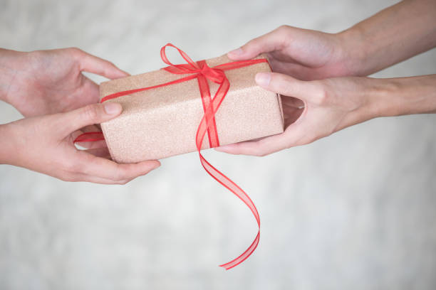 istock Close-Up Of Hands Holding Gift Box 999548304