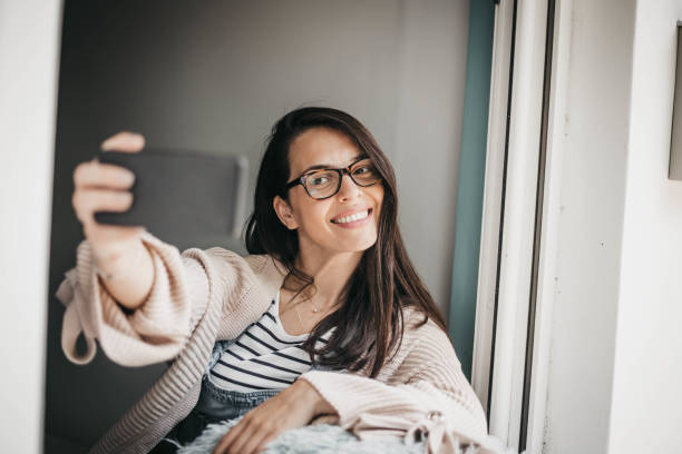 istock Girl at home taking selfie 999594044