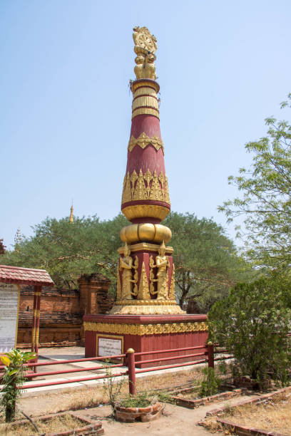 Myanmar: Dhammayazika Pagoda A Buddhist pillar topped with lion statues at the Dhammayazika Pagoda (Dhamma Ya Zi Ka Pagoda) in Bagan. dhammayazika pagoda stock pictures, royalty-free photos & images