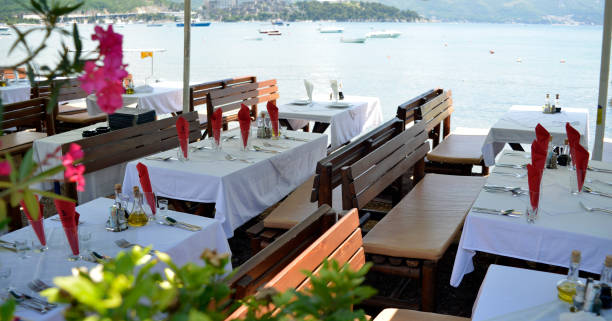 istock Set up table in a restaurant on the beach 999705860