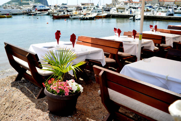 istock Set up table in a restaurant on the beach 999705990
