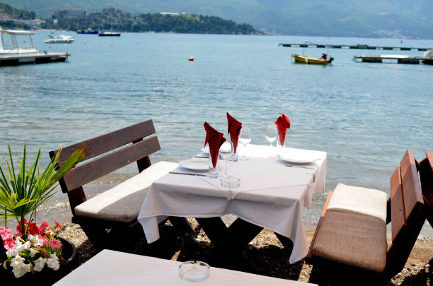 istock Set up table in a restaurant on the beach 999706000