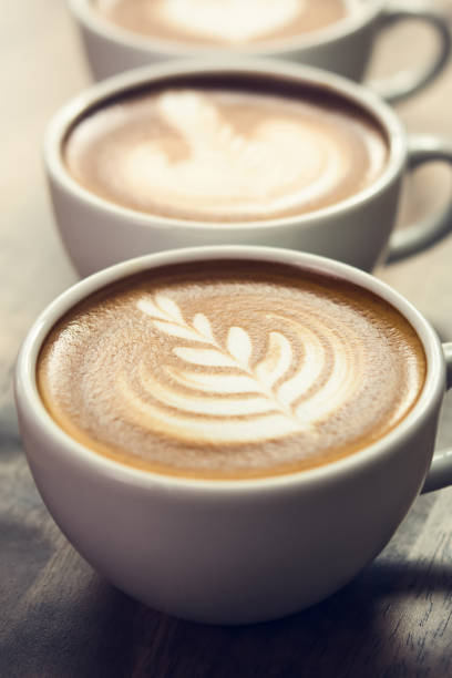 istock Beautiful rosetta pattern latte art coffee in the cups 999756346