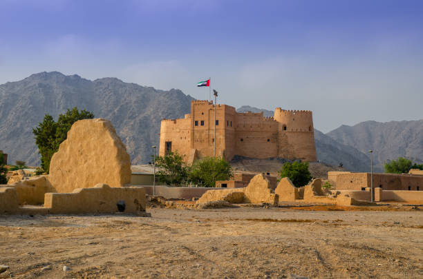 Fujairah fort Fujairah fort with a view of ancient village ruins.This fort was built from local materials involving stone, gravel, clay, hay, and gypsum. fujairah stock pictures, royalty-free photos & images