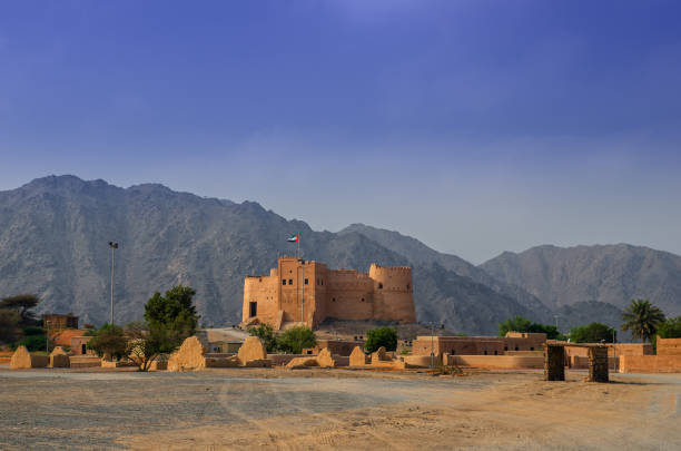 Wide shot of fujairah fort Fujairah fort with a view of ancient village ruins.This fort was built from local materials involving stone, gravel, clay, hay, and gypsum. fujairah stock pictures, royalty-free photos & images