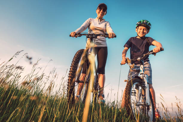 istock Mother and start to ride a bicykles 999792040