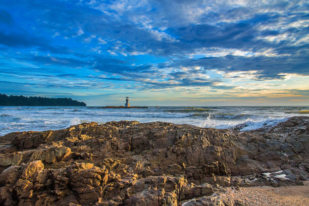 istock Colorful ocean beach sunrise 999794638