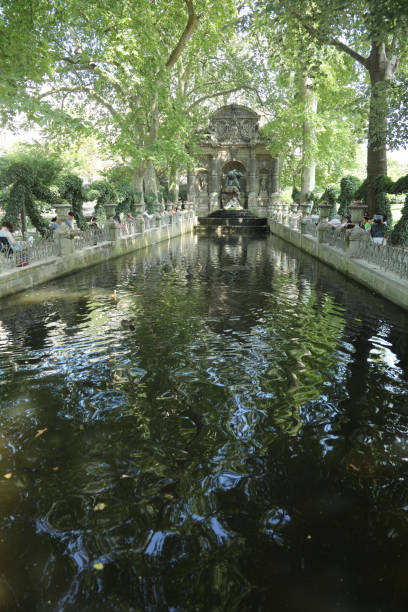istock Fontaine Medicis in Paris 999797326
