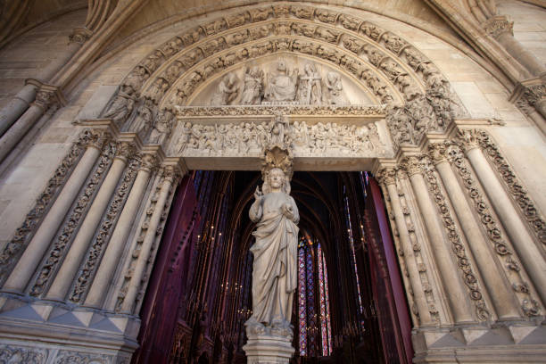 istock La Sainte-Chapelle, Paris, France 999811044