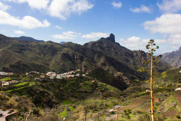 istock Old town valley with iconic mountain on background on sunny day 999811304