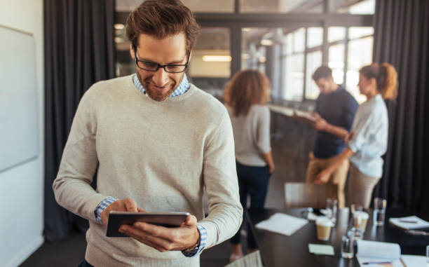istock Managing business straight from his smartest device 999825170