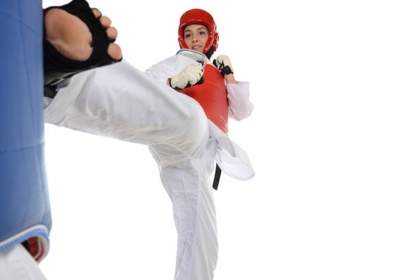 taekwondo-kampf - padding tae kwon do helmet karate stock-fotos und bilder