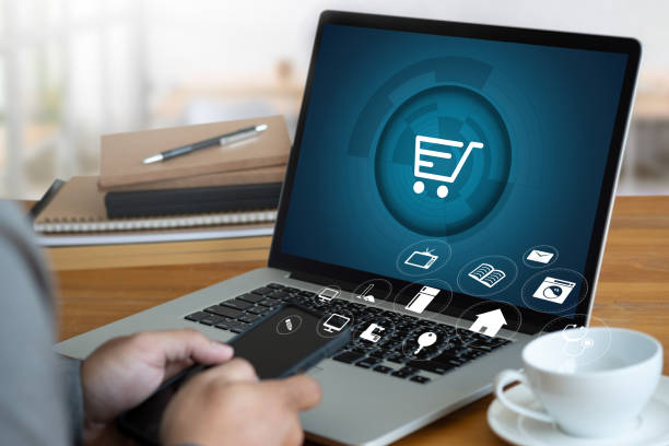 istock Business people use Technology E-commerce Internet Global Marketing Purchasing Plan and Bank Concept commerc 999854960