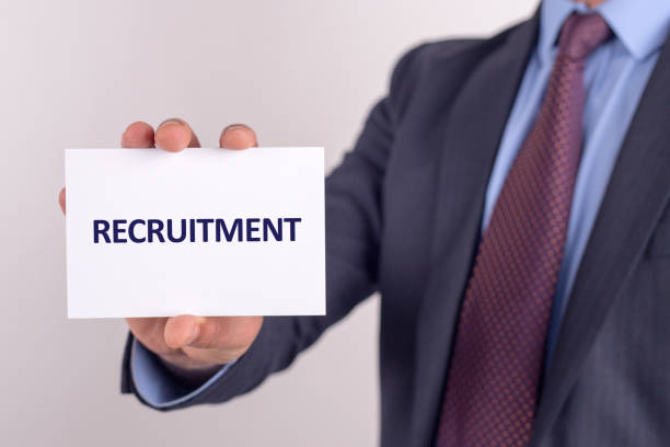 istock Man showing paper with RECRUITMENT text 999877006