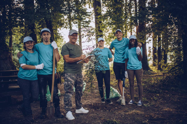 istock Young volunteers collecting rubbish 999880374