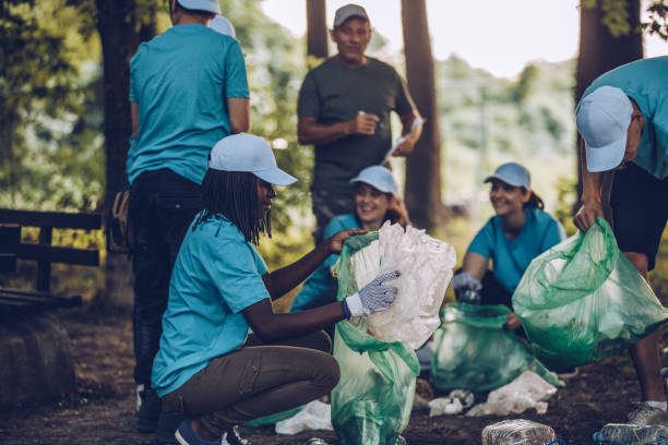 istock Volunteers collecting garbage in public park 999887322