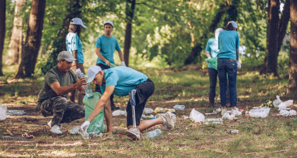 istock Volunteers cleaning up garbage in park 999887522