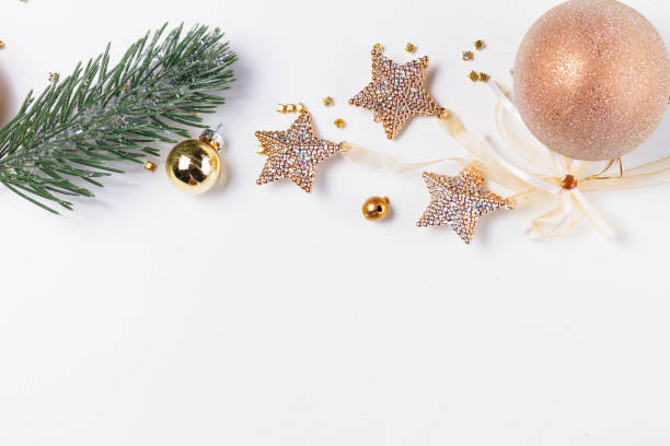 istock Christmas flat lay scene with golden decorations 999899622