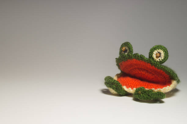 istock Handmade knitted toy frog isolated on white background 999935398