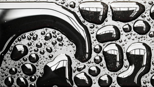 istock Amazing shape of rain drop 999951572
