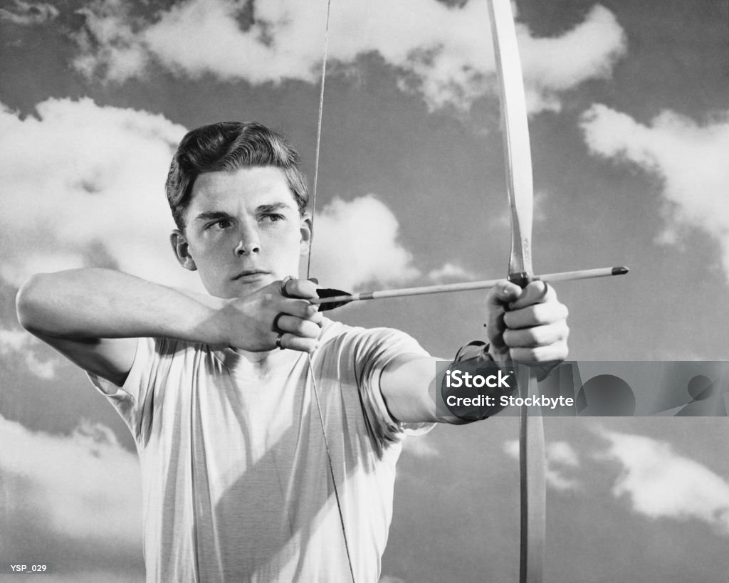 Boy using bow and arrow - Royalty-free 1950-1959 Stockfoto