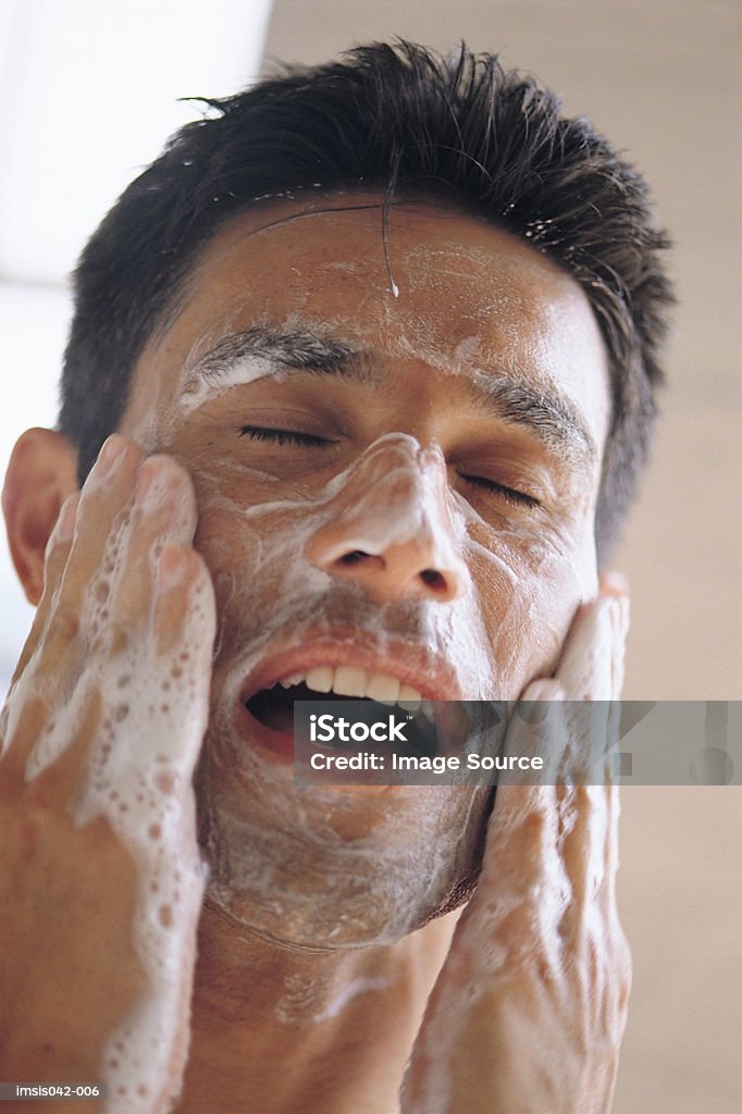 Facial de limpieza - Foto de stock de Lavarse la cara libre de derechos