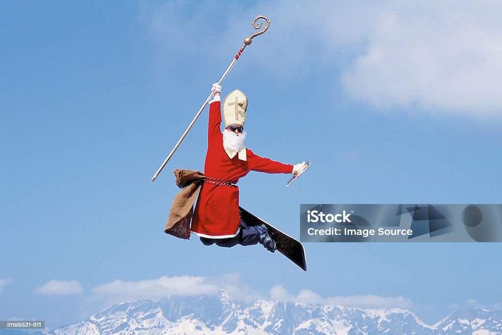 Skiing as a pope - 로열티 프리 긴급-개념 스톡 사진